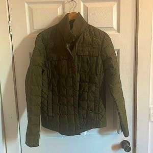 Nau Brand top-quality olive green quilted down jacket, an updated classic.
